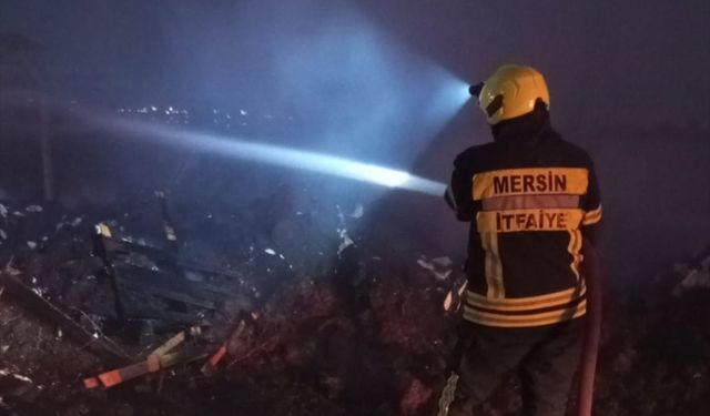 Mersin'de gübre deposunda çıkan yangın söndürüldü