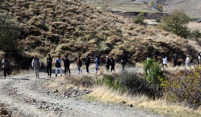 Muş'ta gençler doğa yürüyüşü etkinliğine katıldı