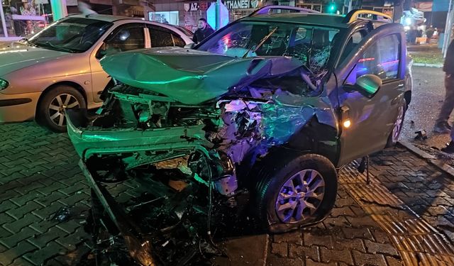 Samsun'da iki otomobilin çarpıştığı kazada 2 kişi yaralandı