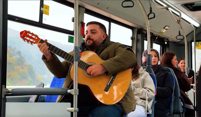 Karabük'te vize sınavlarına giden üniversite öğrencilerine otobüste müzik dinletisi