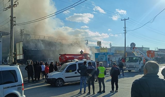 Niğde'de oto tamirhanesinde çıkan yangında 3 araç kullanılamaz hale geldi