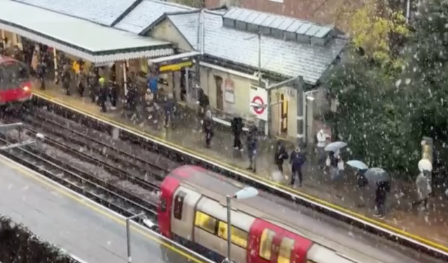 Londra'da kış mevsiminin ilk kar yağışı yaşandı