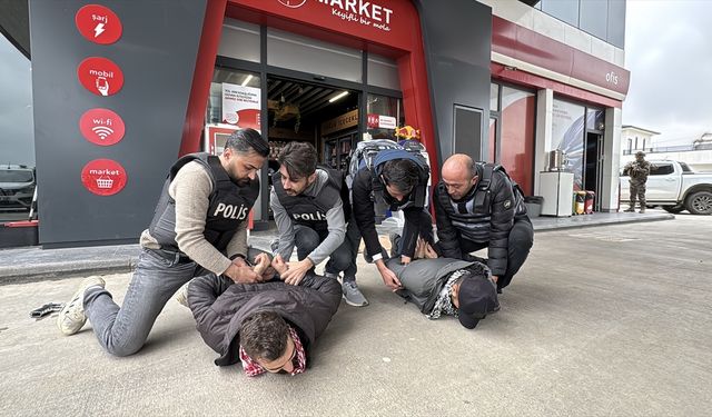 Adıyaman'da petrol istasyonunda rehine kurtarma tatbikatı yapıldı