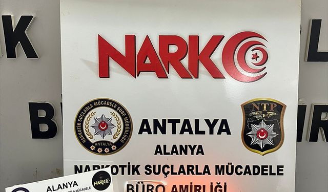 Alanya'da çantasında uyuşturucu bulunan şüpheli yakalandı