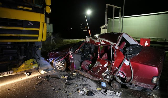 Edirne'de tırla çarpışan otomobilin sürücüsü ağır yaralandı