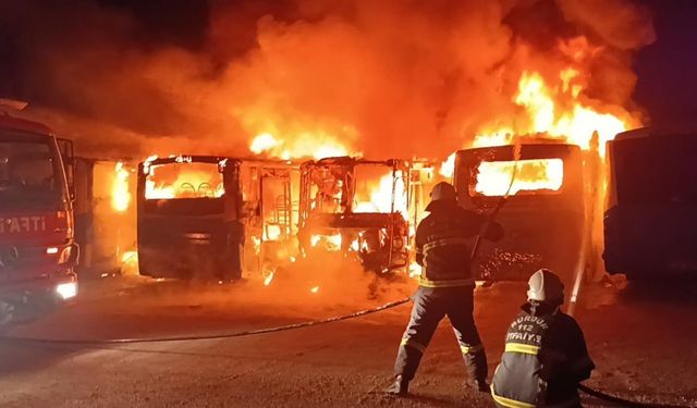 GÜNCELLEME - Burdur'da çıkan yangında 6 özel halk otobüsü zarar gördü