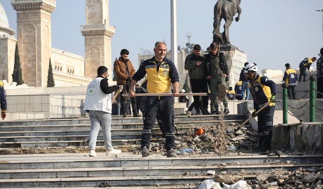 Halep'te Türk ekiplerinin de katılımıyla "Geri Döndük Halep" kampanyası başlatıldı