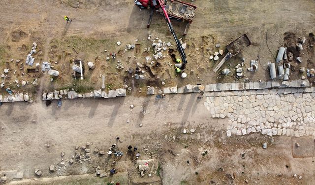 Kastabala Antik Kenti'ndeki sütunlu yolda restorasyon çalışması başlatıldı