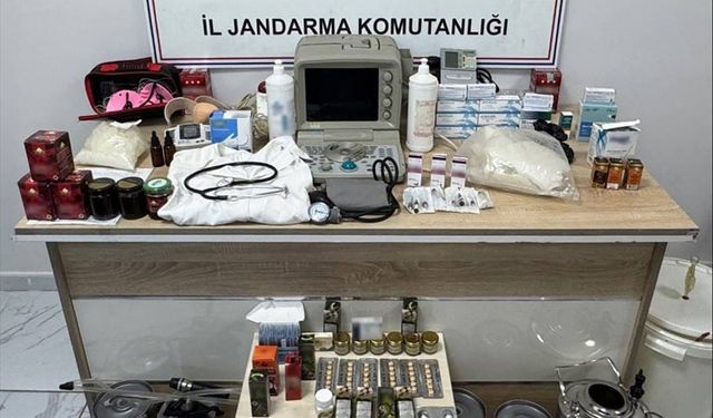 Mersin'de yetkisi olmadan hastaları muayene eden yabancı uyruklu doktor ve eşi yakalandı