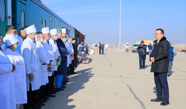 Özbekistan, Afganistan'a insani yardım için "sağlık treni" gönderdi