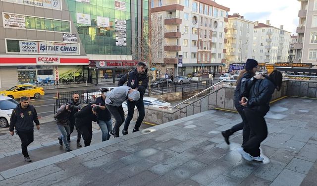 Tekirdağ'da kuyumcuya sahte altın sattıkları belirlenen 5 şüpheli tutuklandı