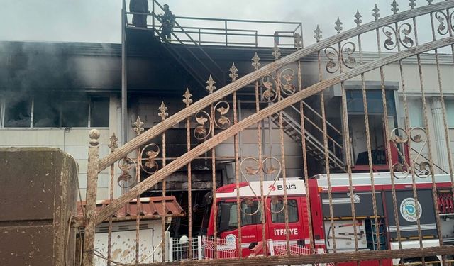 Tekirdağ'da tül fabrikasında çıkan yangın söndürüldü