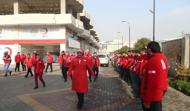 Türk Kızılay Genel Başkanı Yılmaz, İdlib'de fırını ve lojistik merkezini ziyaret etti