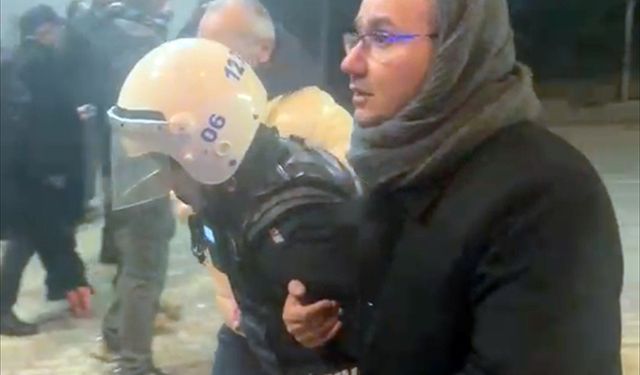 Başkentte izinsiz gösteriye müdahale eden 3 polis yaralandı