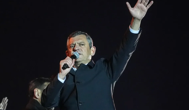 CHP Genel Başkanı Özel, İBB binası önünde konuştu