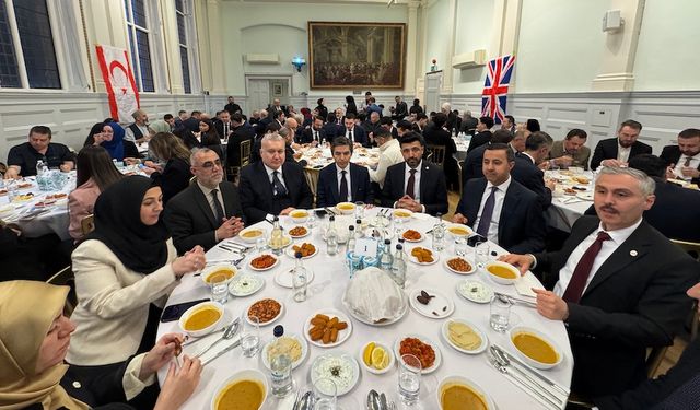 Uluslararası Demokratlar Birliği'nden İngiltere'de iftar