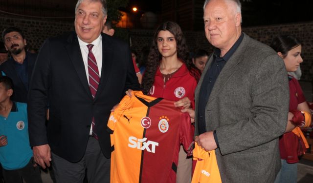 Galatasaraylı eski futbolcular, Cizreli gençlerle buluştu