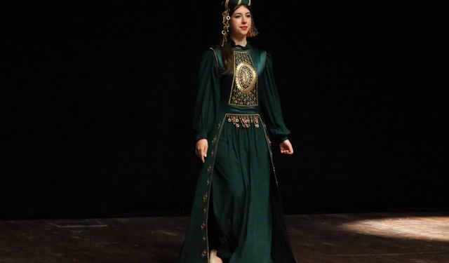 Uşak'ta "Dijital Çağda Trend ve Teknoloji Odaklı Uluslararası Tasarım Konferansı" başladı