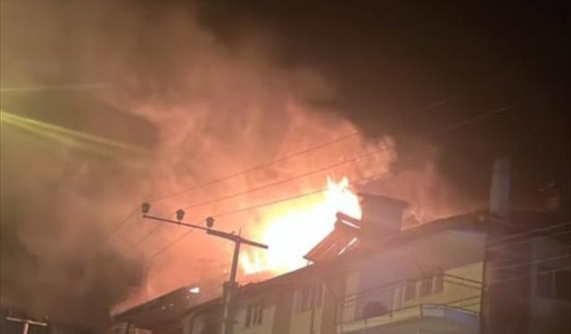 Burdur'da çatıda başlayan ve daireye sıçrayan yangın söndürüldü