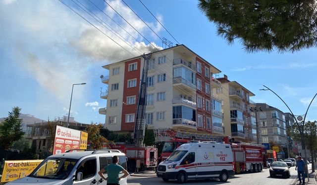 Burdur'da çatıda çıkan yangın hasara yol açtı