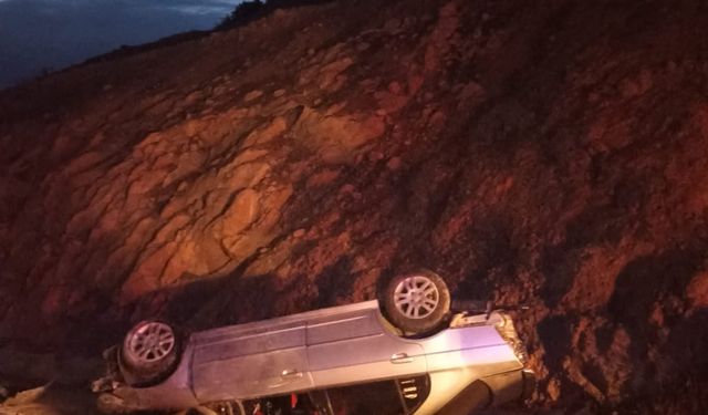 Isparta'da şarampole devrilen otomobildeki 2 kişi yaralandı