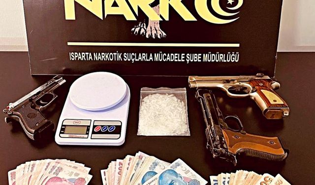 Isparta'da uyuşturucu operasyonunda yakalanan 3 şüpheliden 1'i tutuklandı