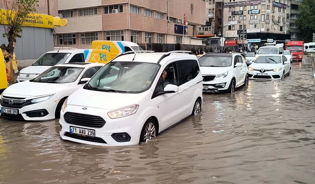 Kırıkkale kent merkezinde sağanak etkili oldu