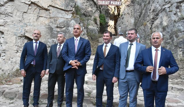 Kültür ve Turizm Bakanı Ersoy, Artvin'deki kanyon ve tarihi kalede inceleme yaptı