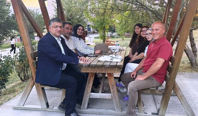 Kütahya'da rektör öğrencileri otogarda karşıladı