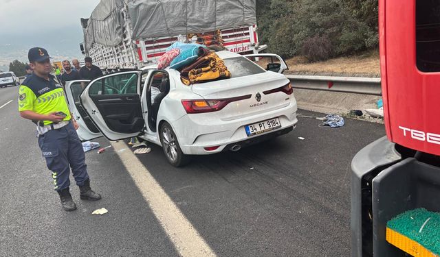Osmaniye'de tıra çarpan otomobildeki 4 kişi yaralandı