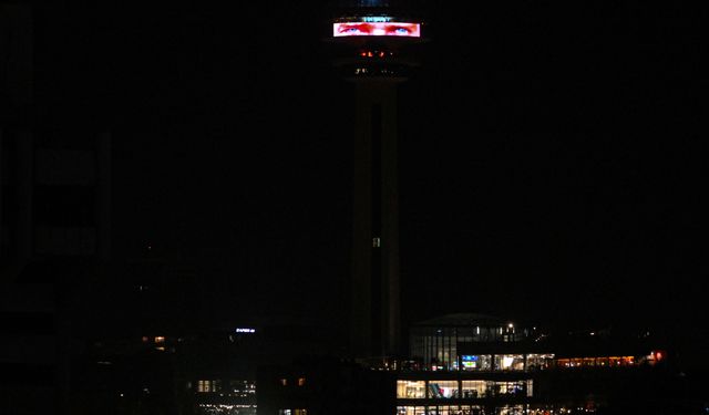 Atatürk'ü Anma Günü'ne özel Atakule'ye yansıma