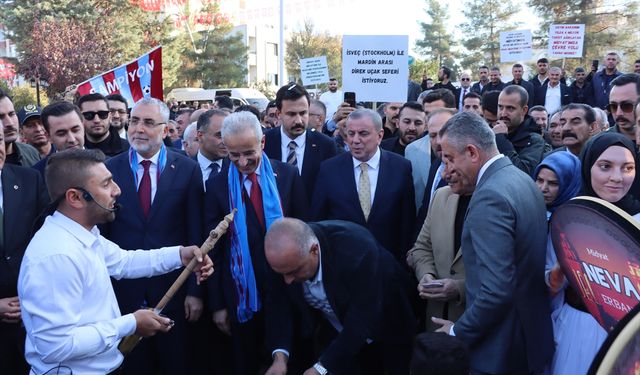 Bakanlar Uraloğlu ve Işıkhan, Midyat Belediyesini ziyaret etti