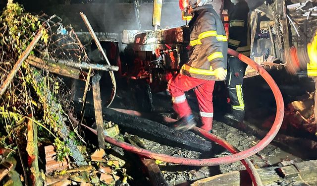 Bartın'da yıldırım isabet eden 2 araç kullanılamaz hale geldi