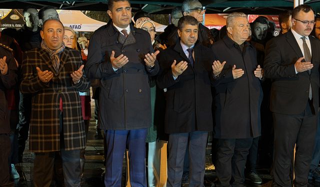 Düzce'de deprem şehitleri 45 saniyelik saygı duruşuyla anıldı