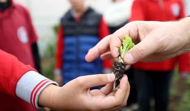 İbrahim öğretmen öğrencilere çevre dostu projelerle ilham veriyor