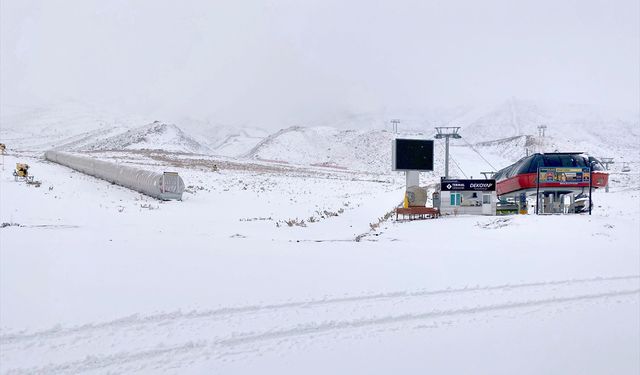 İç Anadolu'nun en yüksek dağı Erciyes'e kar yağdı
