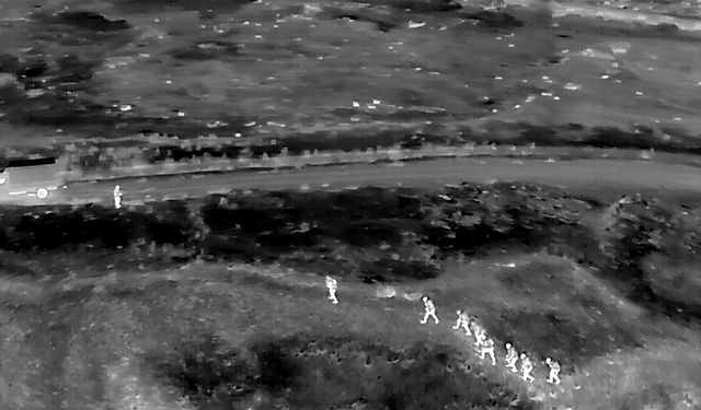 Iğdır'da düzensiz göçmenlere sahte pasaport düzenleyen şüpheli gözaltına alındı