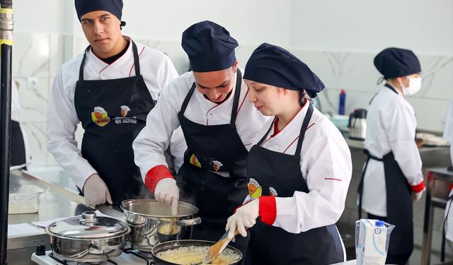 Konya'da özel çocuklar yemek yarışmasında yeteneklerini gösterdi