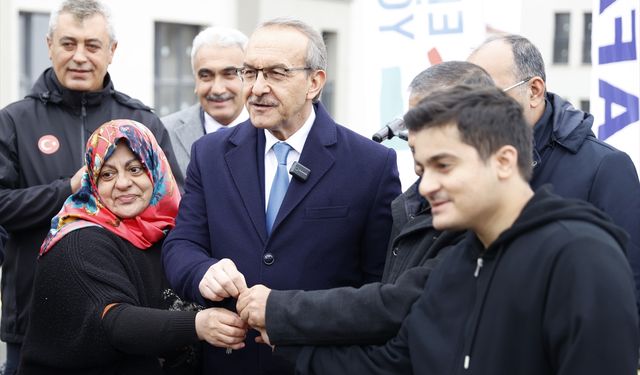Malatya'da yapımı tamamlanan deprem konutlarının anahtar teslimi sürüyor