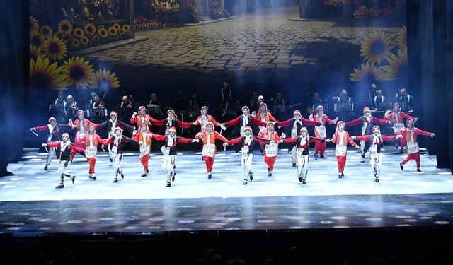 Minik dansçılar 'Hazine Masal' gösterisini AKM'de sahneledi