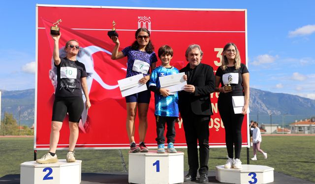 Muğla'da 'Atatürk'e Saygı Gençlik 32. Yol Koşusu' yapıldı