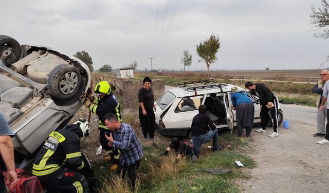 Osmaniye'de iki otomobilin çarpıştığı kazada 4 kişi yaralandı