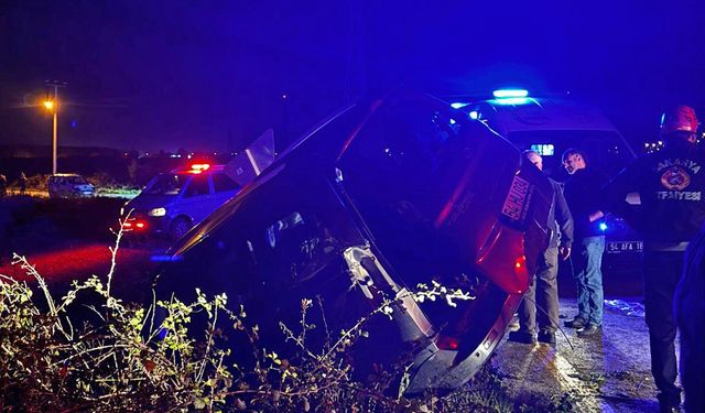 Sakarya'da iki hafif ticari aracın çarpıştığı kazada bir kişi öldü, iki kişi yaralandı