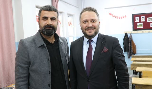 Siirt'te devlet korumasındaki çocuklardan yetiştirme yurdunda büyüyen öğretmene sürpriz ziyaret