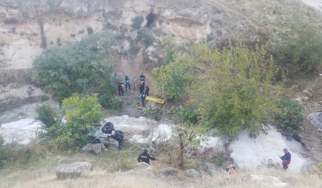 Siirt'te şarampole devrilen hafif ticari araçta 1 kişi öldü, 1 kişi yaralandı