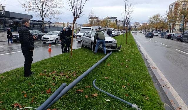 Tekirdağ'da otomobil ile pikabın çarpıştığı kazada 3 kişi yaralandı