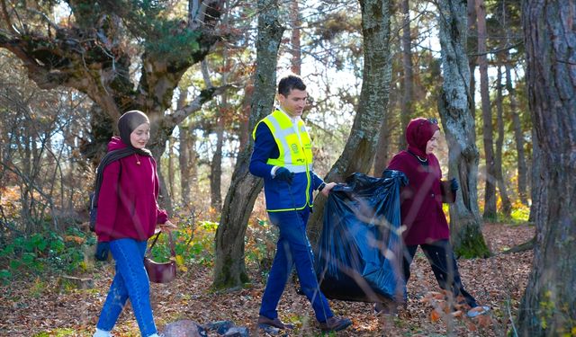 Tokat'ta çevre etkinliğinde 1 saatte 1,4 ton atık toplandı
