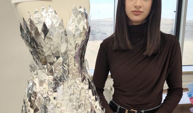 Atık materyallerden giysi tasarladılar