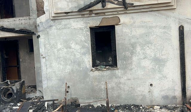 Bozcaada'da otelde çıkan yangın söndürüldü; 1 köpek öldü