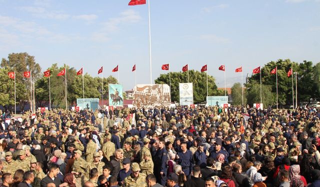 Hatay'da temel eğitimlerini tamamlayan bin 418 acemi er, yemin etti